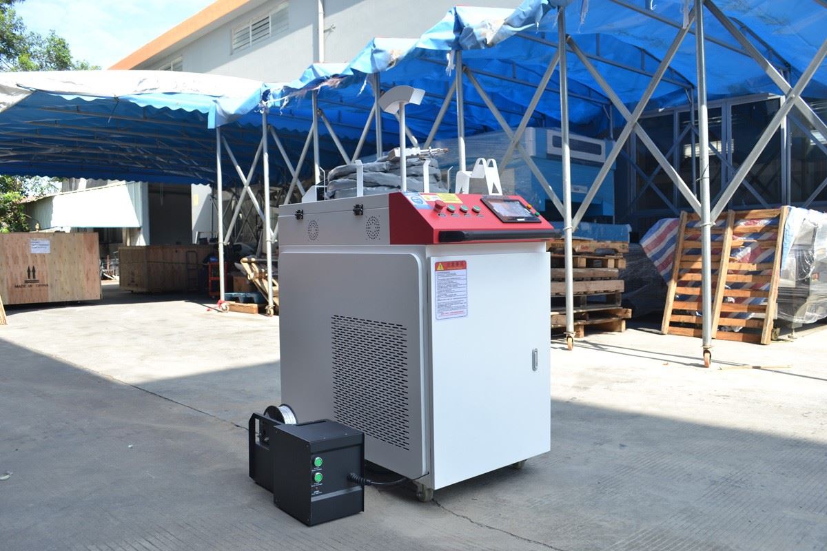 product-1-1 laser welder with wire feeder